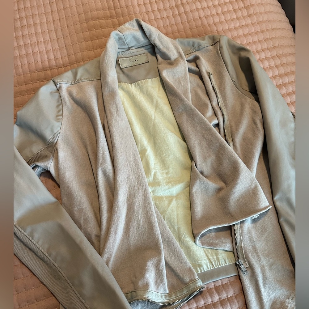NWT: Blanc NYC Stylish Beige Women's Jacket